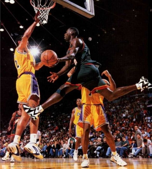 Баскетбольные кроссовки Reebok Kamikaze 2 OG Retro 'Black White' 2020