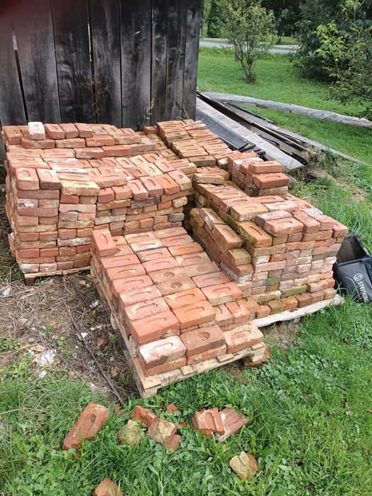 Stara cegła z rozbiórki