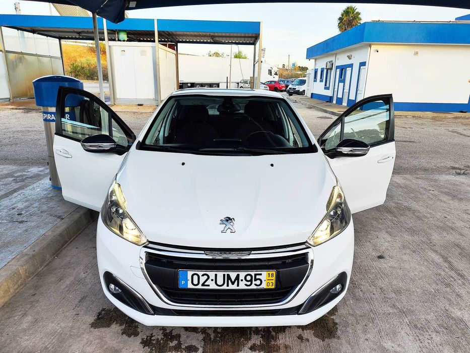 Peugeot 208 1.2 PureTech Signature / Style, Ano 2018
