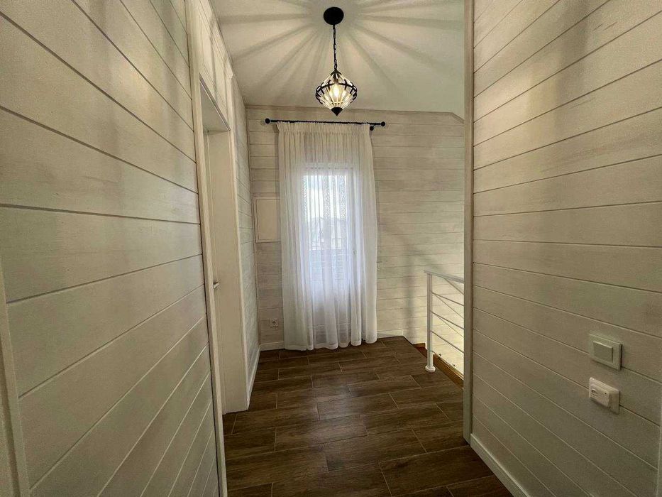 Будинок з ремонтом у лісовому Забуччі. Гараж.