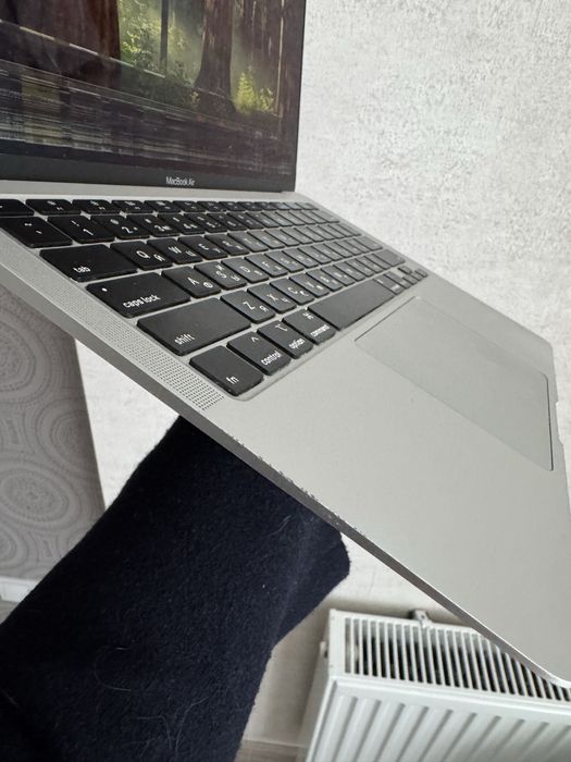 Продам MacBook Air 13” 2020