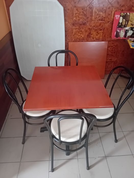 Mesa com 4 lugares