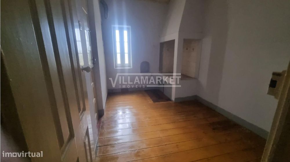 Prédio de Utilização Mista da banca com Potencial Habitacional e Comer