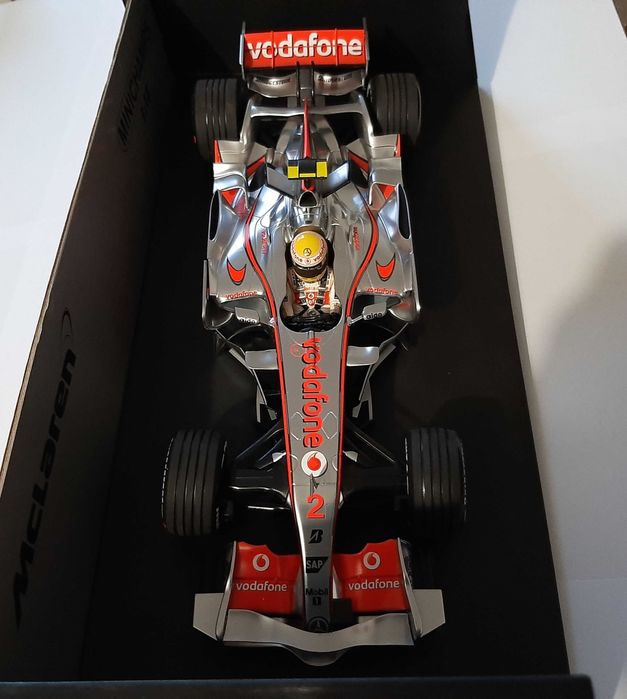 Lewis Hamilton 1a vitória McLaren MP4-22 F1 2007 Minichamps 1:18