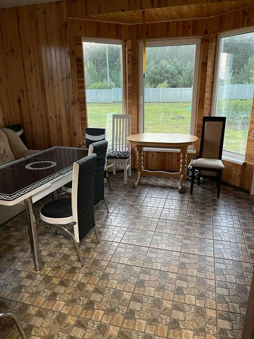 Дом с большим участком и озерами в лесу