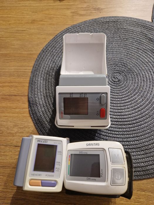 Zestaw cisnieniomierzy na nadgarstek  PRL.