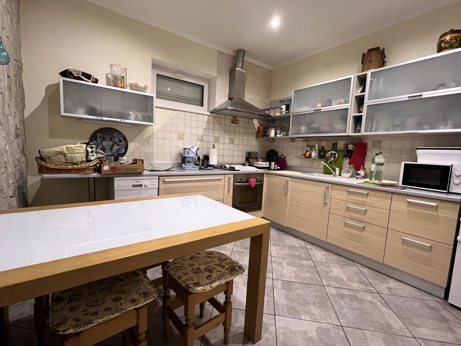 Продаж будинку  з басейном в місті Буча