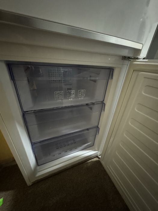 Холодильник з морозильною камерою Beko