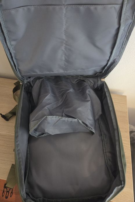 Mochila de viagem caqui