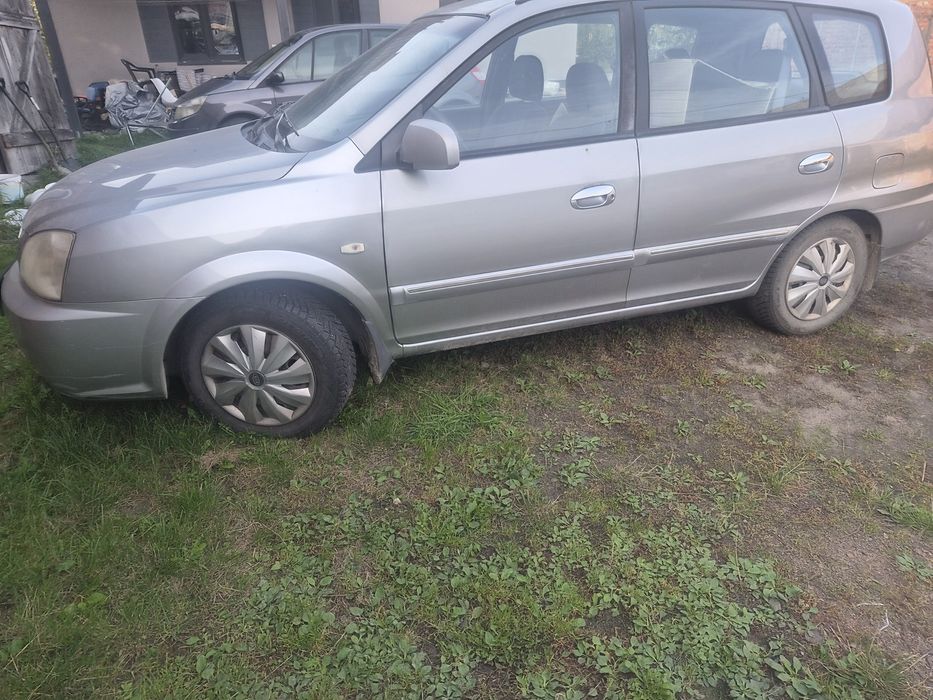 Samochod osobowy Kia carens