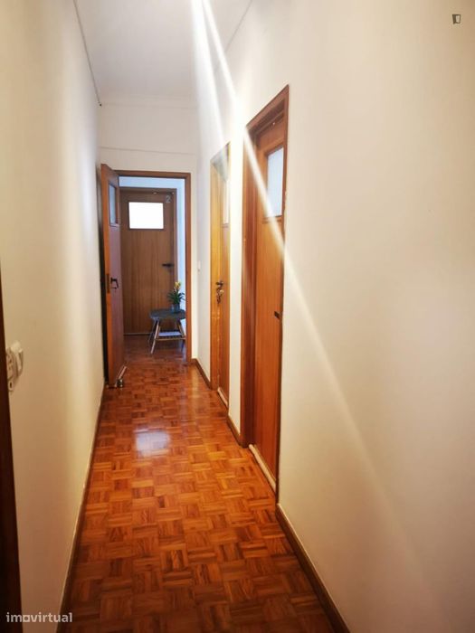 Quarto - localizado em Arroios Lisbon