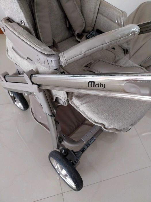 Duo Bebecar MCity Bege - Carrinho de passeio e alcofa