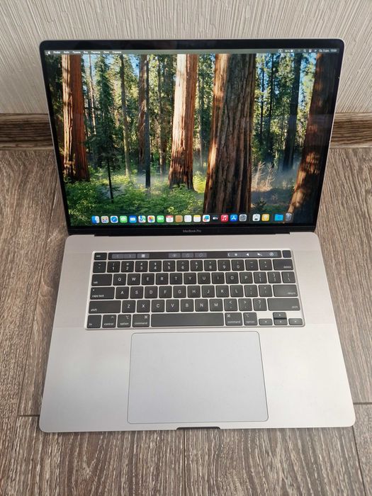2019 MacBook Pro A2141 16" / i7-9750H / 16 GB / 512 GB / Touchbar