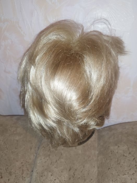 Продам парики не дорого лот 2-3 штуки