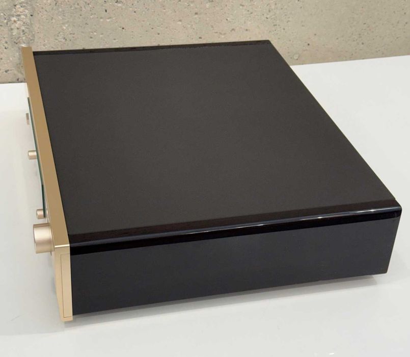 Accuphase C-37 przedwzmacniacz gramofonowy