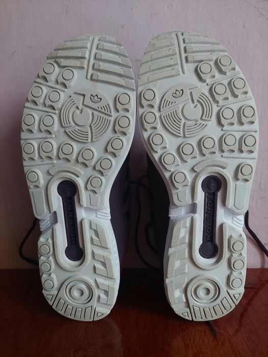 Кроссовки фірми adidas zx flux оригінал


Розмір по бірці:
Us  9  1/2