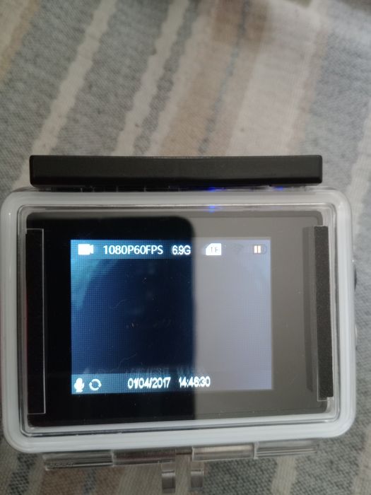 Mini câmara de filmar com pouco uso.