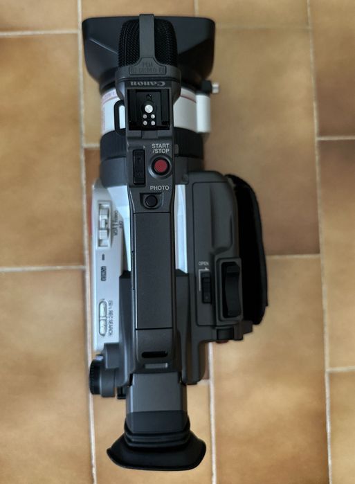 Canon DM-XM1 Professional Mini DV Camcorder
