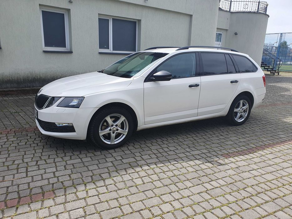 Skoda 2017 1.6 дизель, автомат