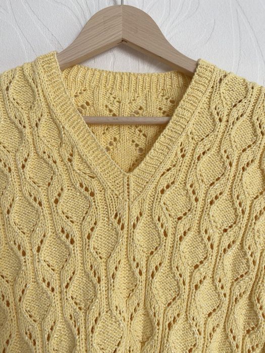 Яскрава жовта в’язана жилетка на розмір s-m