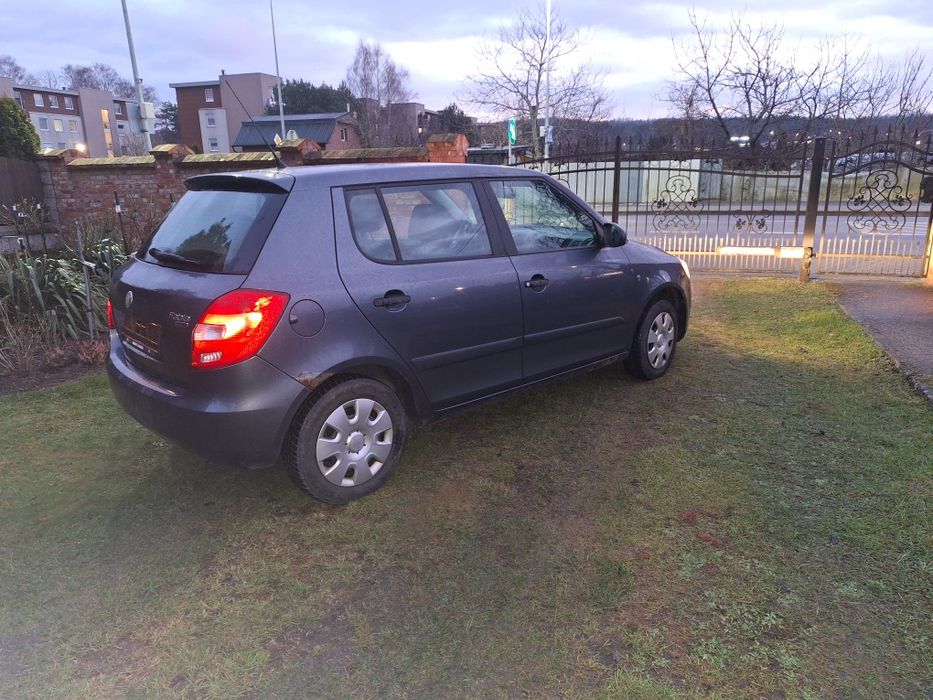 Skoda Fabia benzyna klimatyzacja dwa kpl kół itp