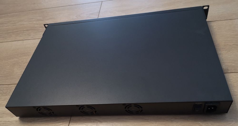 Switch 24 port Interlogix PoE rack monitoring CCTV