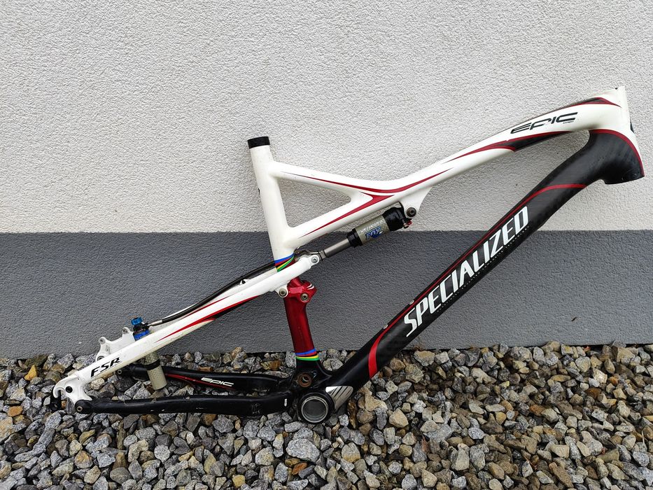 Rama SPECIALIZED EPIC EXPERT 19" carbon pod koła 26