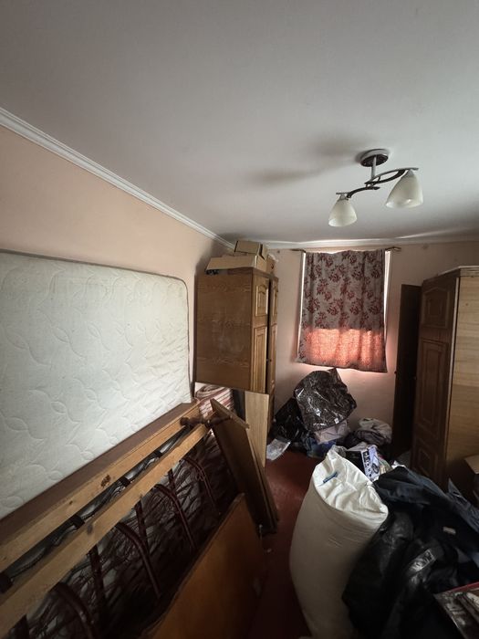 Продам будинок в м.Почаїв! 10 соток землі, гараж,сад та всі комунікації !