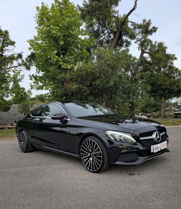 Mercedes-Benz  c220 coupe amg 
Elegância, desportividade e conforto num só carro.
Vendo Mercedes C 220 Coupé AMG Line de 2017, em excele