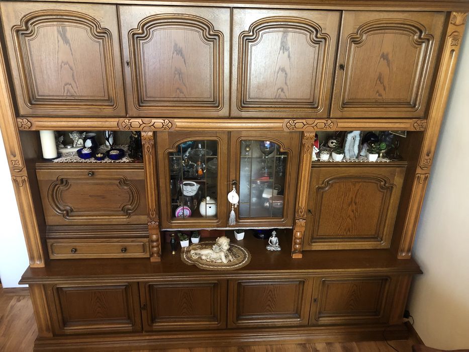 Stary kredens zdobiony - regał