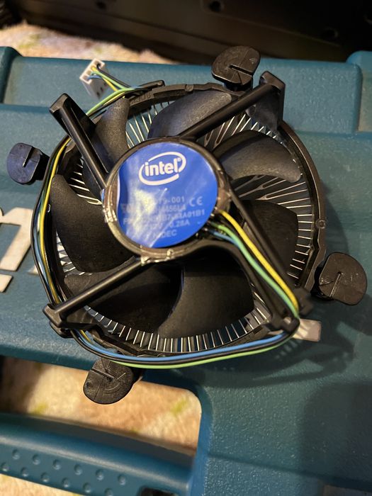 Боксовий кулер intel