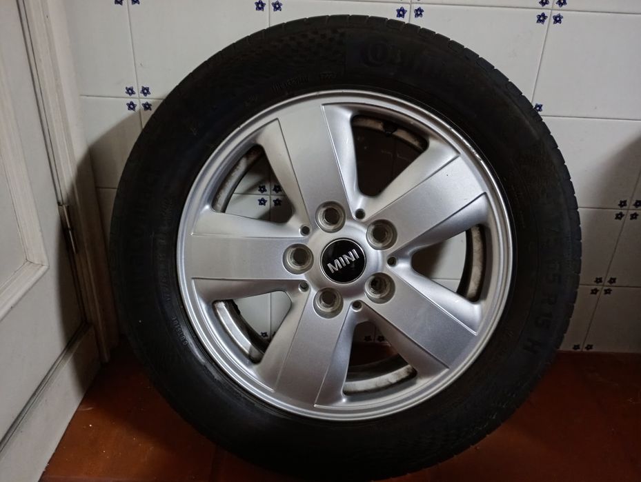 Jante com pneu mini