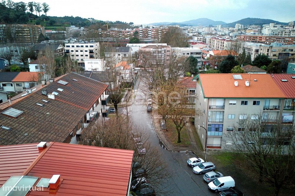 Apartamento T3 de cobertura, com terraço e garagem