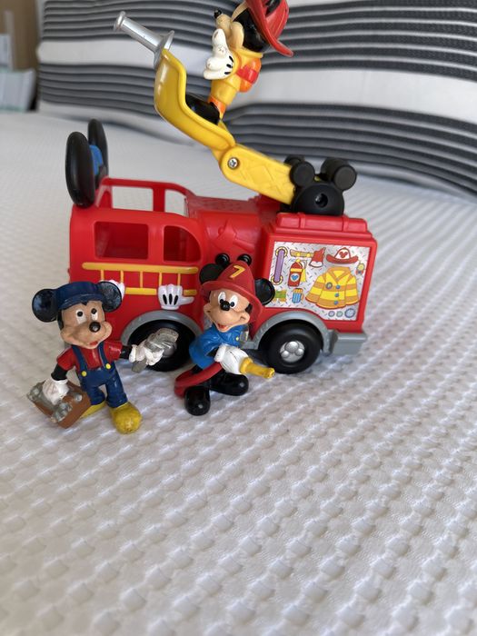 Carro dos bombeiros do Mickey Mouse
