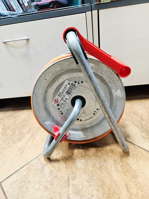 Solidny przedłużacz bębnowy Brennenstuhl 25 m 3 gniazda