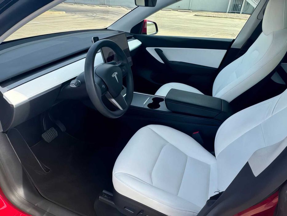 Tesla Model Y      2021