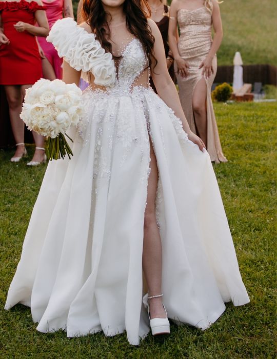 Suknia ślubna bogato zdobiona + welon zdobiony