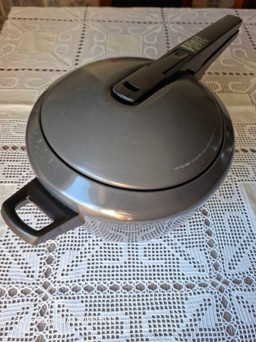 Panela de Pressão Anti Esturro de 7 Litros