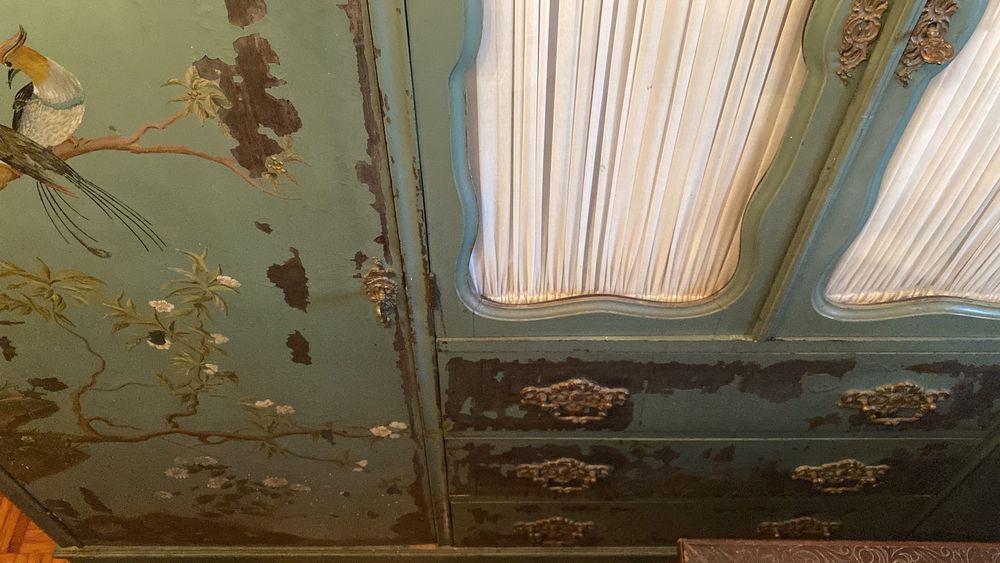 Móvel pintado estilo francês