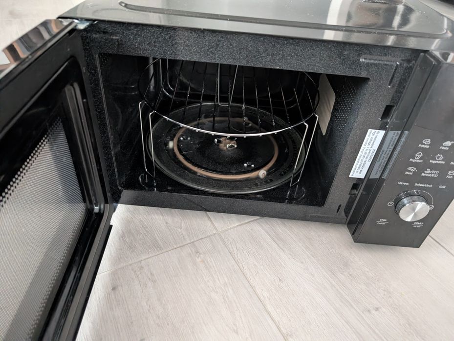 Mikrofala z grillem Hisense