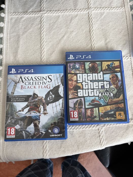 PS4 PRO 1TB + 2 comandos Dualshock + 4 jogos