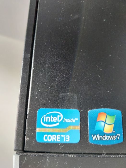 Komputer HP  z monitorem.