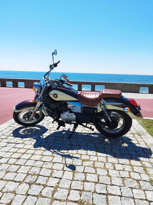 Mota UM 125 Renegade Commando Classic Canelas • OLX.pt