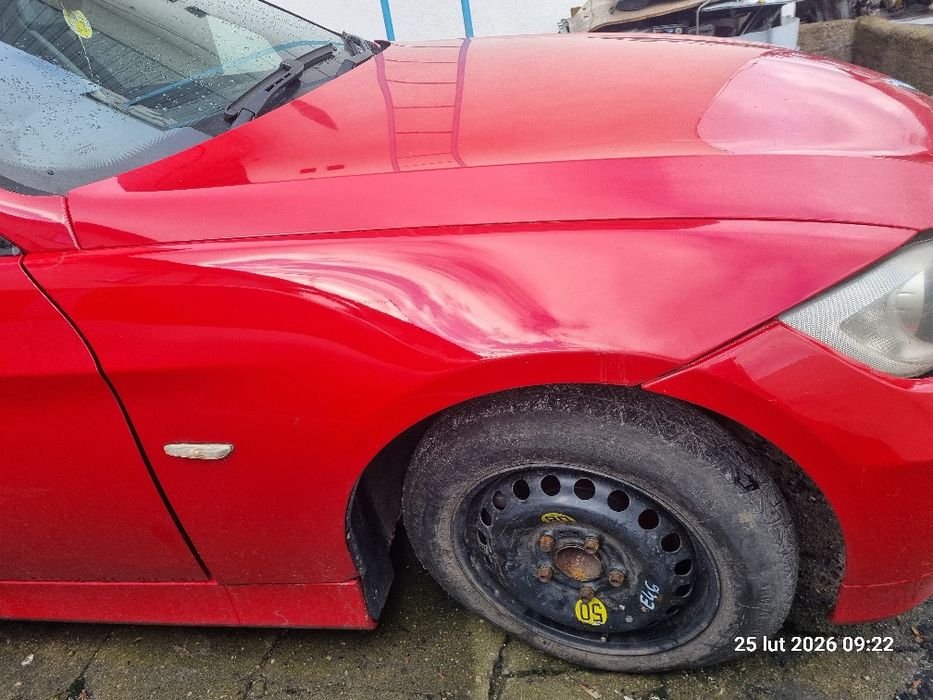 Błotnik prawy przód BMW E90 E91 brak kodu lakieru