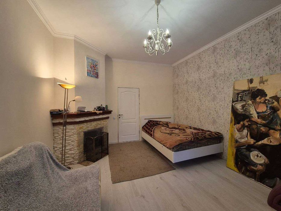 Продам 3-х кімнатну квартиру 82м з високою стелею і автономне опалення