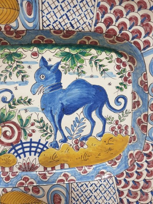 Linda grande antiga travessa em faianca portuguesa de Coimbra  - ass.