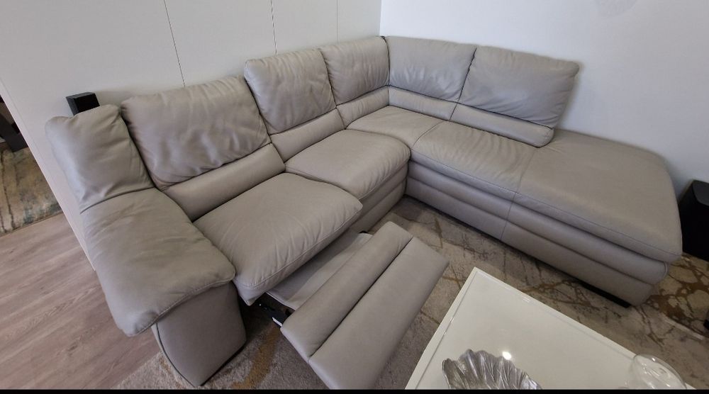 Sofá canto (chaise long) com puff Divani&Divani super confortável