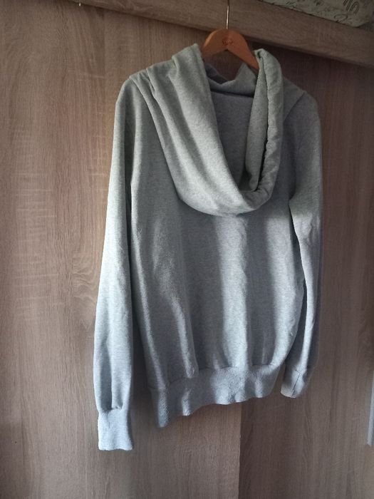 Damska bluza z kieszonka kangurek