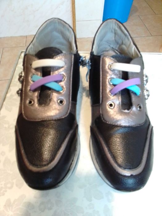 Продаются детские кроссовки