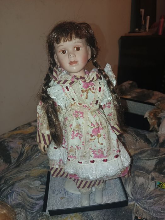 Boneca de porcelana  de colecção